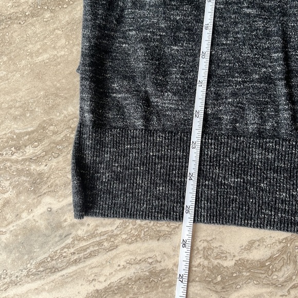 Color block sweater - Picture 9 of 10